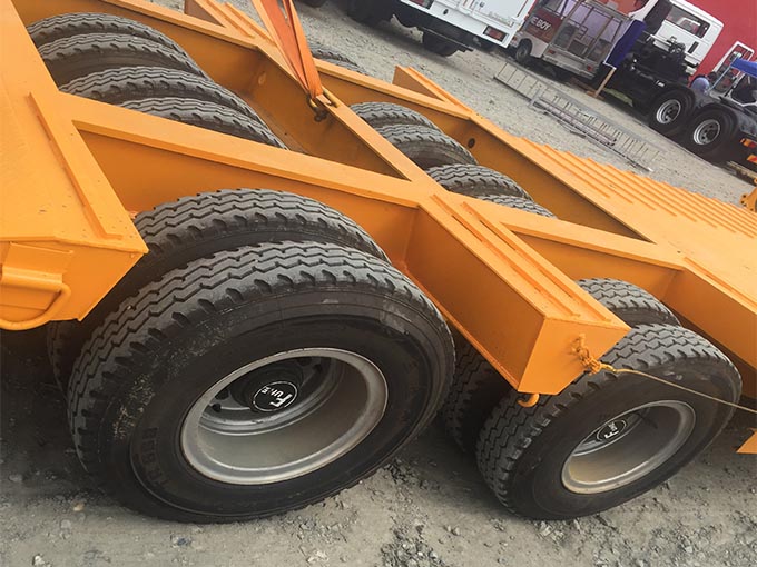 one line two axles low bed trailer 