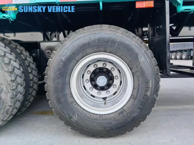 HOWO 400HP 6×4 CARGO TRUCK tire