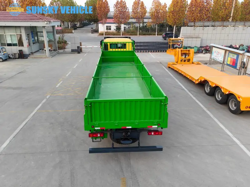 SINOTRUK-HOWO-8X4-CARGO-TRUCK box